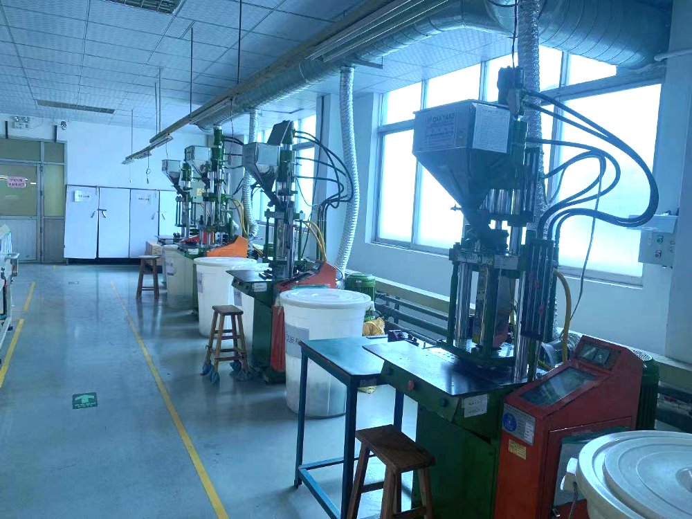 立式塑料成型機
