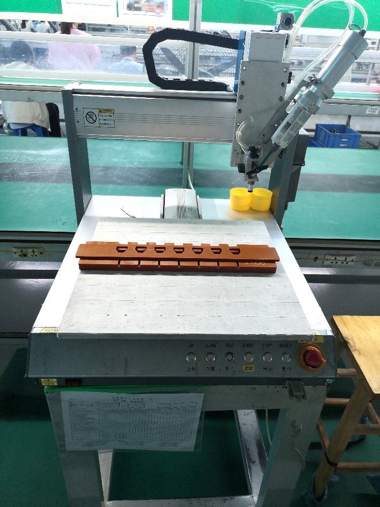半自動三軸自動點膠機